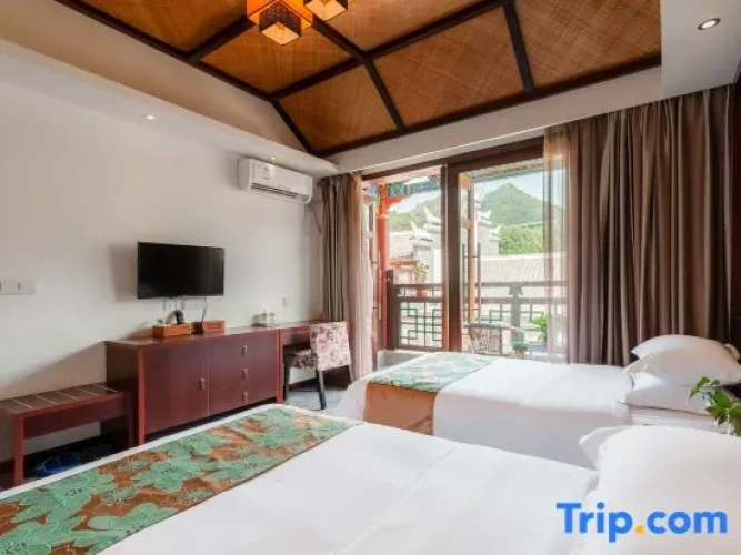 Standard Twin room with balcony
