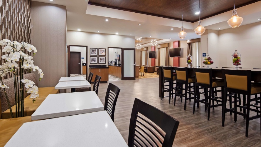 Best Western Plus Hinton Inn & Suites photo 32