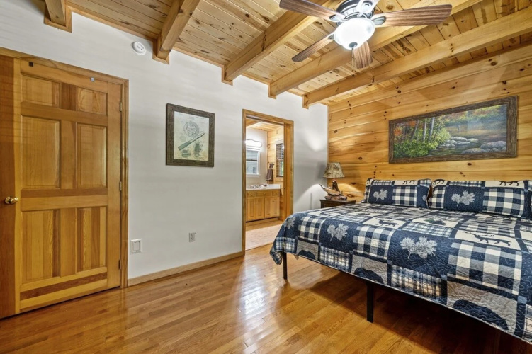 River Lodge 5 Bedroom Home by Redawning