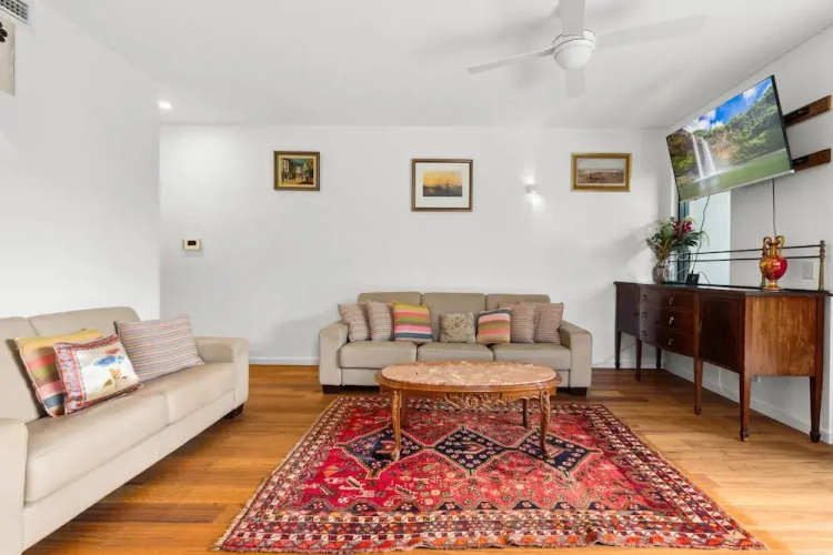 Spacious 2-bed Retreat With BBQ & Courtyard