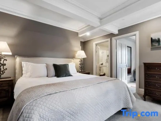 1 Bedroom Apartment with view