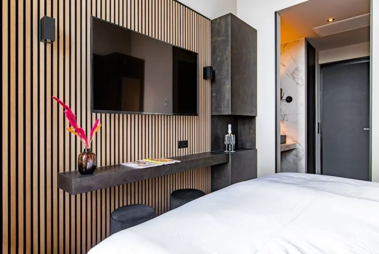 Comfort room