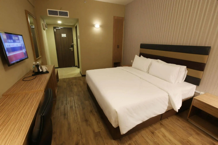 SEM9 Senai ''Formerly Known as Perth Hotel"