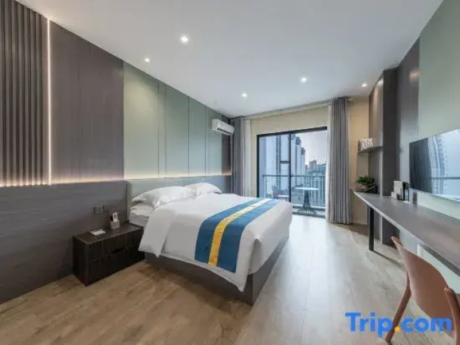 Deluxe Double room with city view