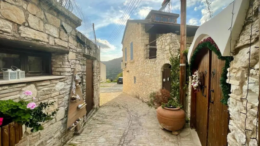 Juliet Suite Studio in Dhoros