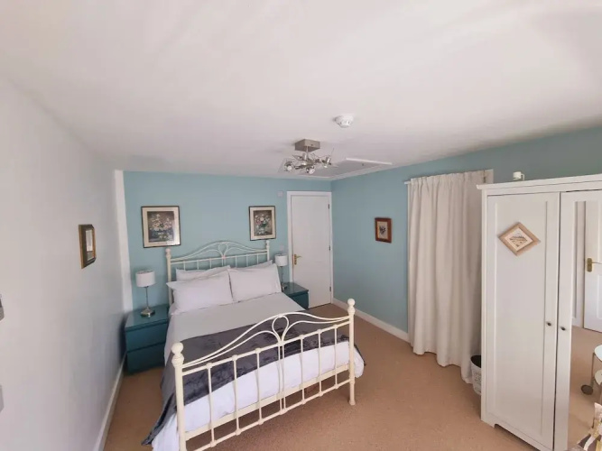 Oak Tree Rooms