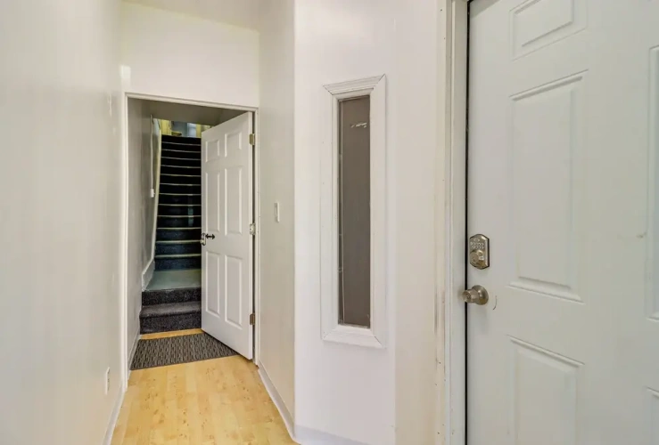 5 Bedrooms Apartment