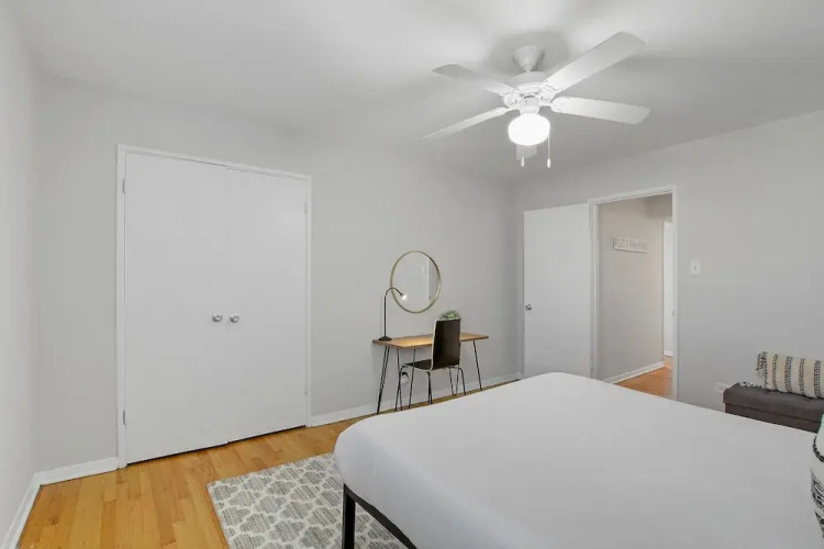 3BR Homey Living Room Apt in Bell Ave