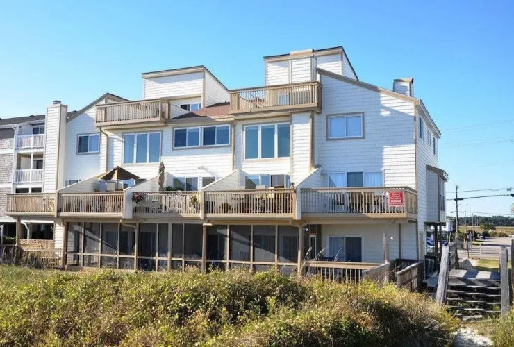 Beach Villa E - 3 Br condo by RedAwning
