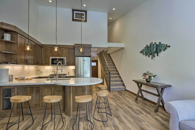 Walk to Ski Shuttle: Truckee Condo w/ Hot Tub