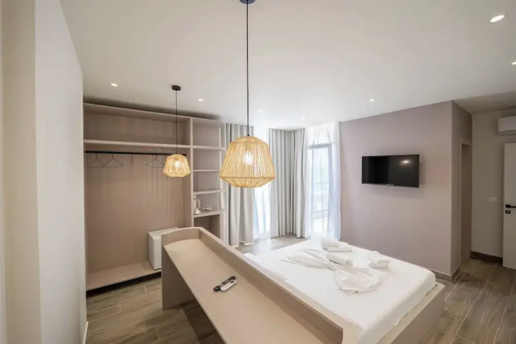 Mari Al Deluxe Saranda