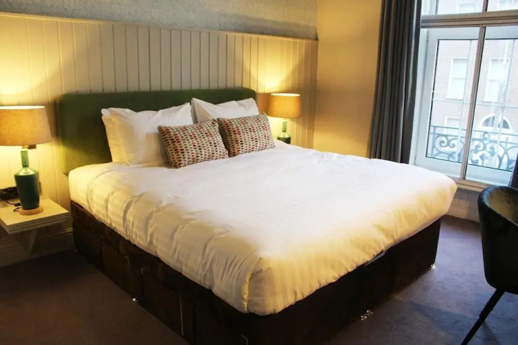 Leeson Apartments