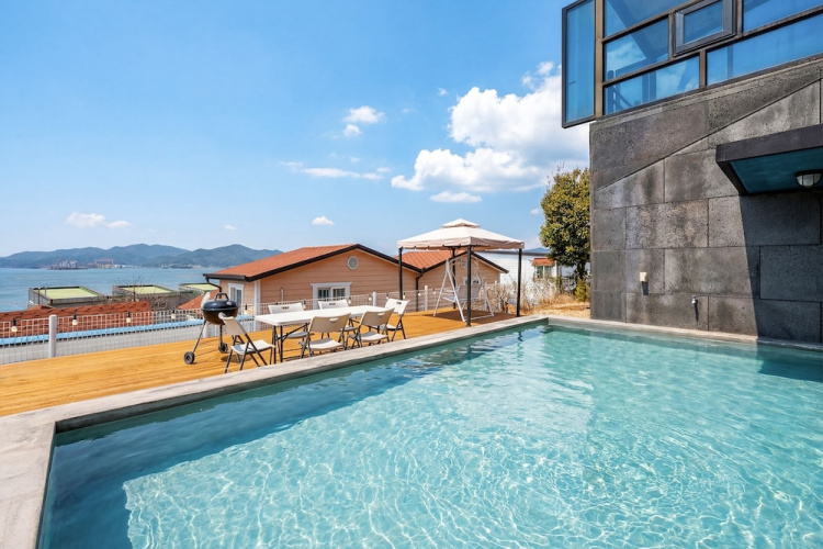 Geoje Gonggan Pool Villa