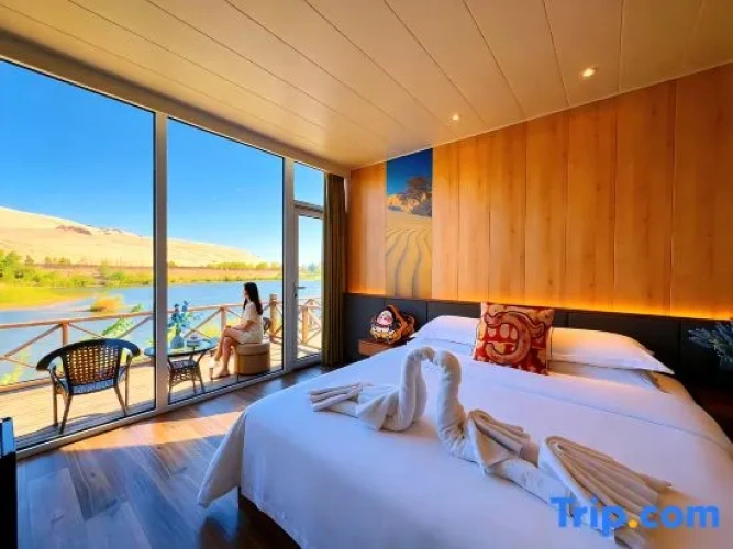 Standard Double room with lake view