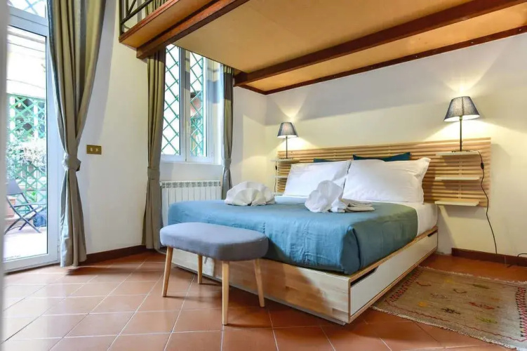 Spanish Steps Apartment with Terrace