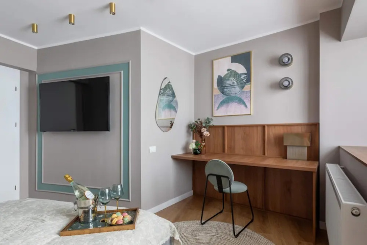 Sublime Minty Green 1BR on the Park