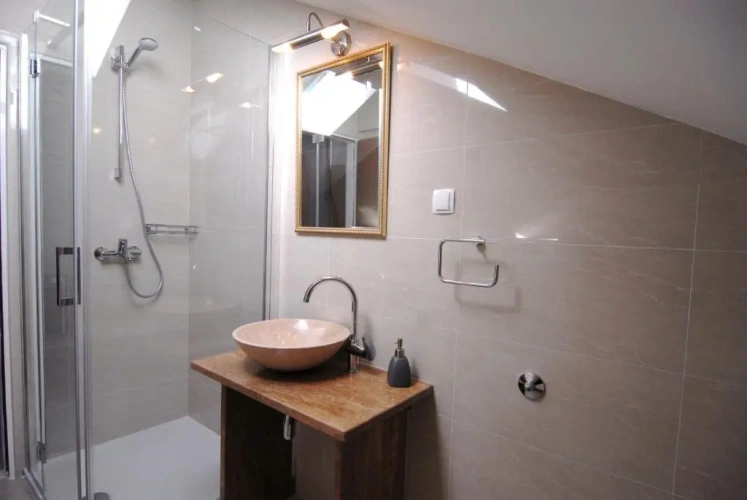 Standard Double room with partial sea view