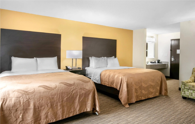 Quality Inn & Suites Metropolis I-24