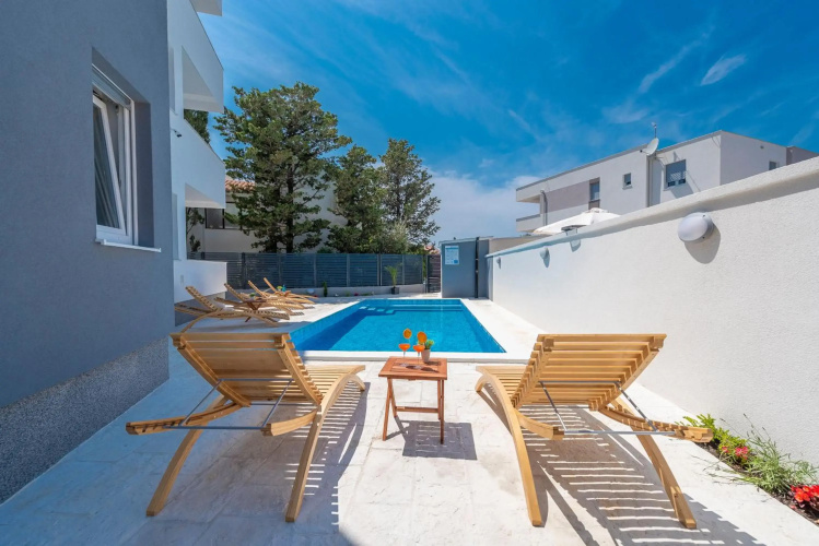 Villa Star 4 a centrally located ap. with a pool