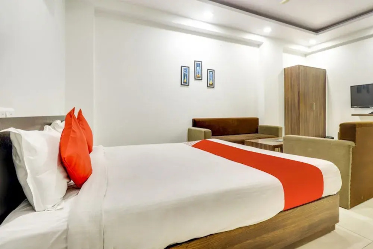 Oyo 6697 Hotel Green Lemon