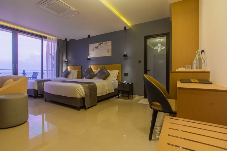 Deluxe Triple room with balcony and with sea view