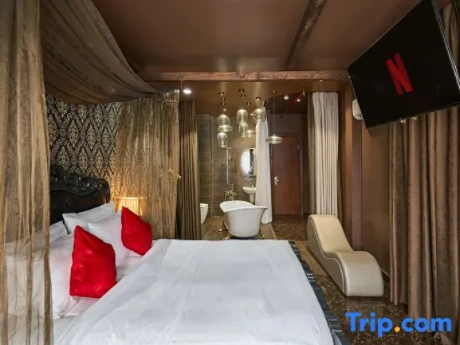 Standard room with city view