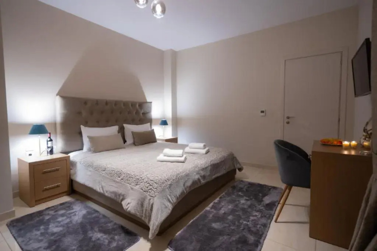 Zillis Apartments