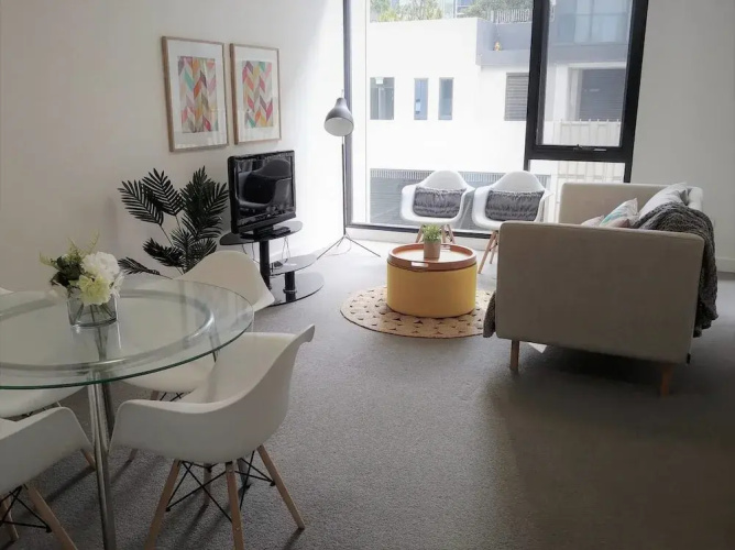 Luxury 1 Bedroom 1 Study With 1 Parking