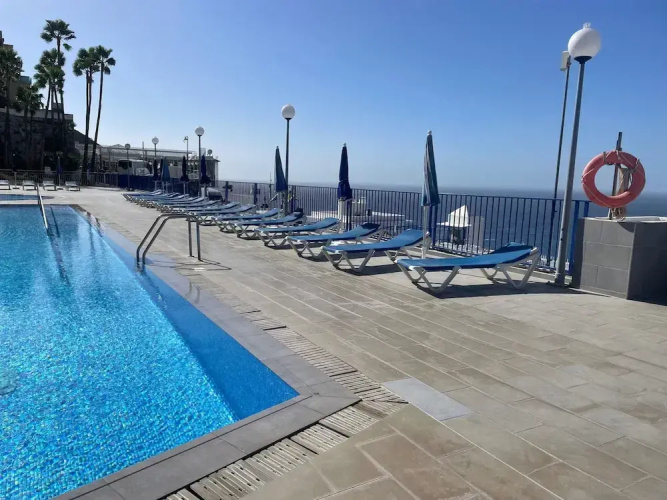 Sunny Seaview Modern apt - Pool and Beach Access