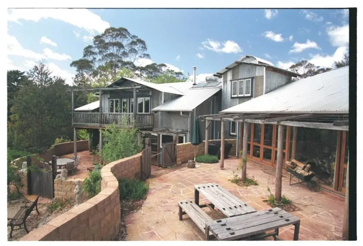 5 Bedrooms Cottage