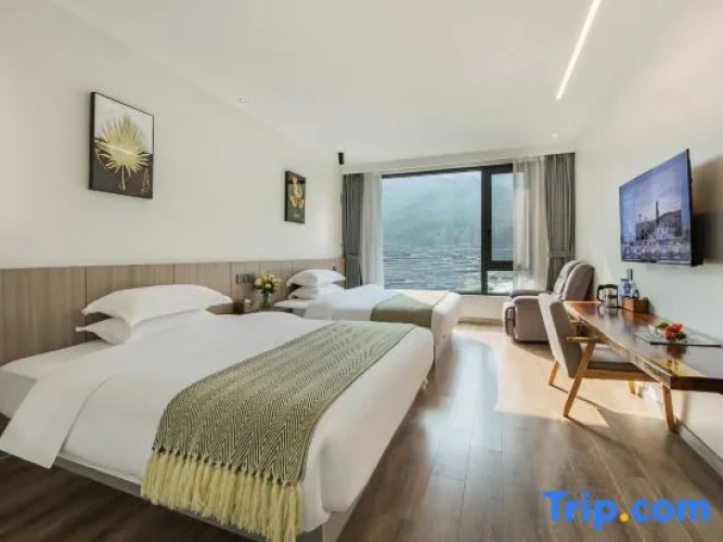 Standard Twin room with mountain view