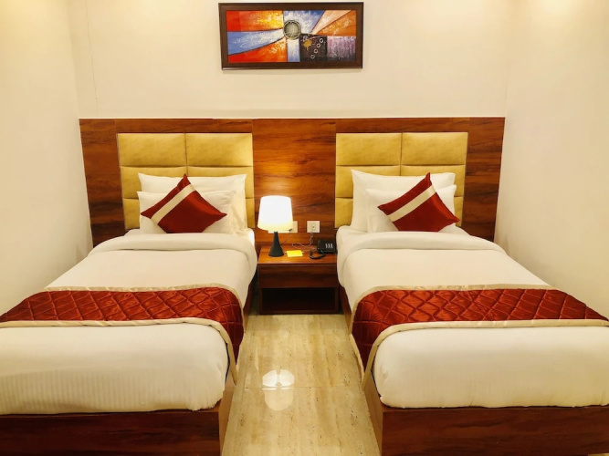 Red Crown Hotel