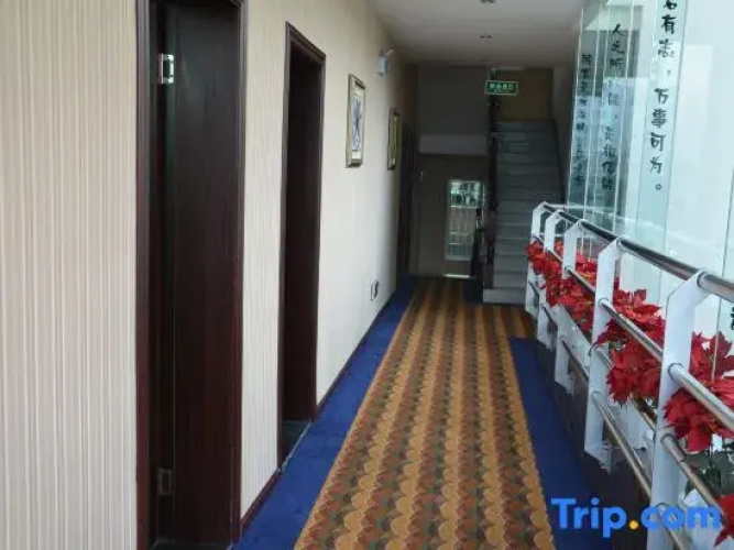 Longxiang Business Hotel