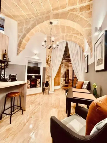 300yr old, self catering, tiny house in Victoria Centre, Gozo