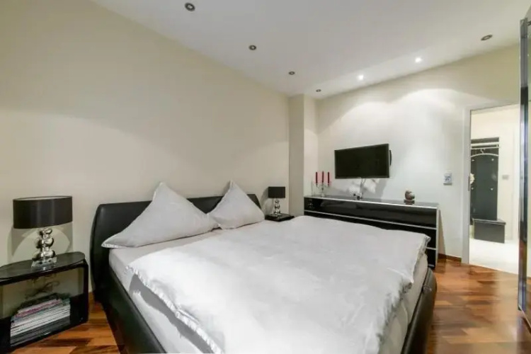 4892 Privatapartment List
