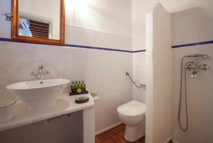 1 Bedroom Cottage with mountain view