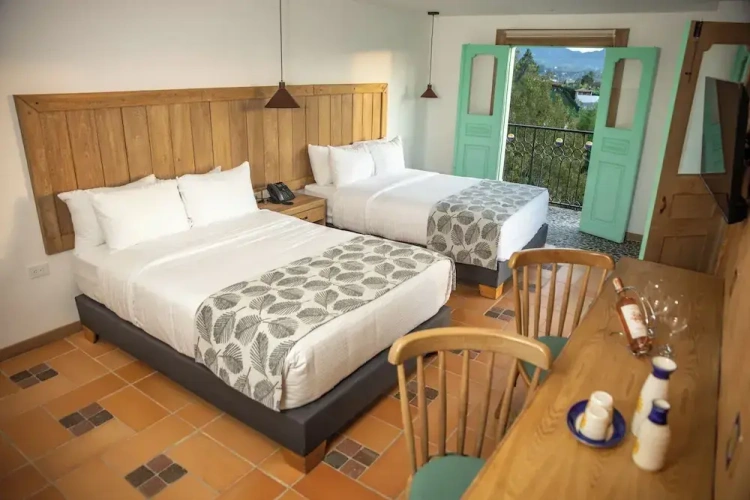 Standard Twin room with balcony