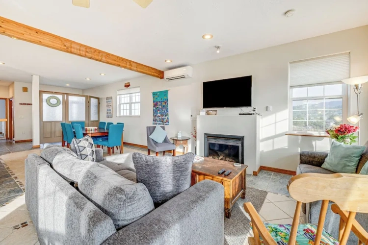 4 Bedrooms Cottage