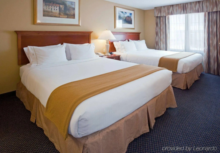 Holiday Inn Express Hotel & Suites St. Cloud by IHG