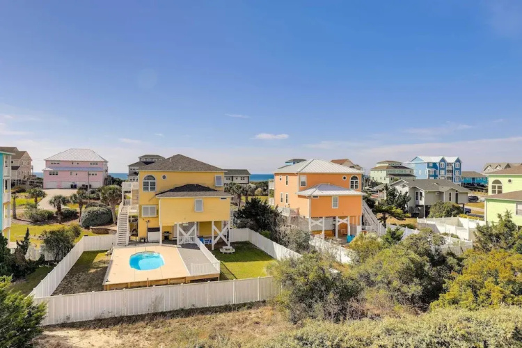 Emerald Isle Vacation Home: Walk to Beach!