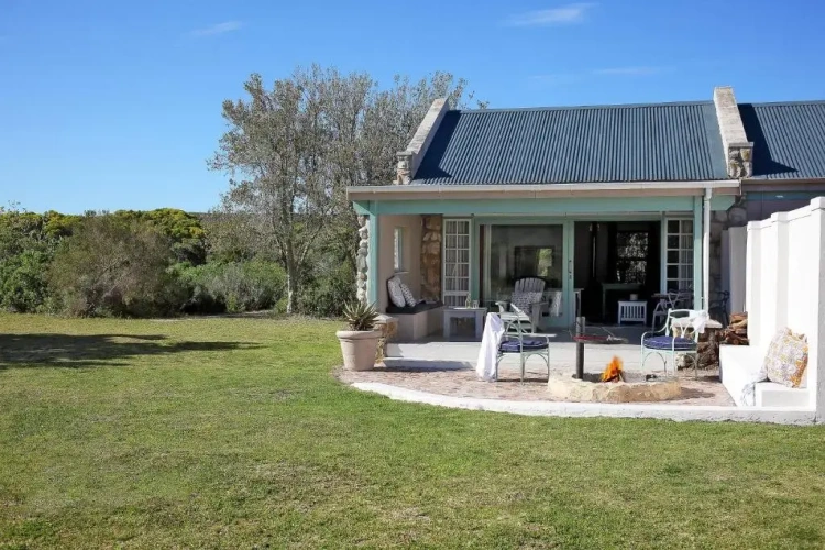 Studio with garden view