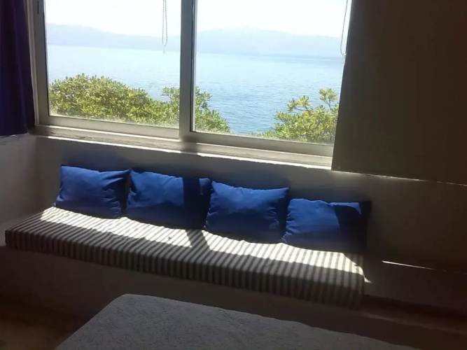 Drvenik, Apartman 1m from sea