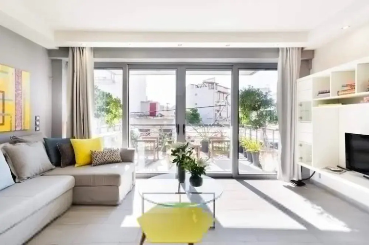 Stylish Boutique Loft With Private Balcony