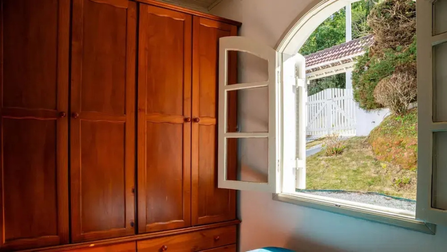 Casa com Lareira Wi-fi e Varanda com Vista