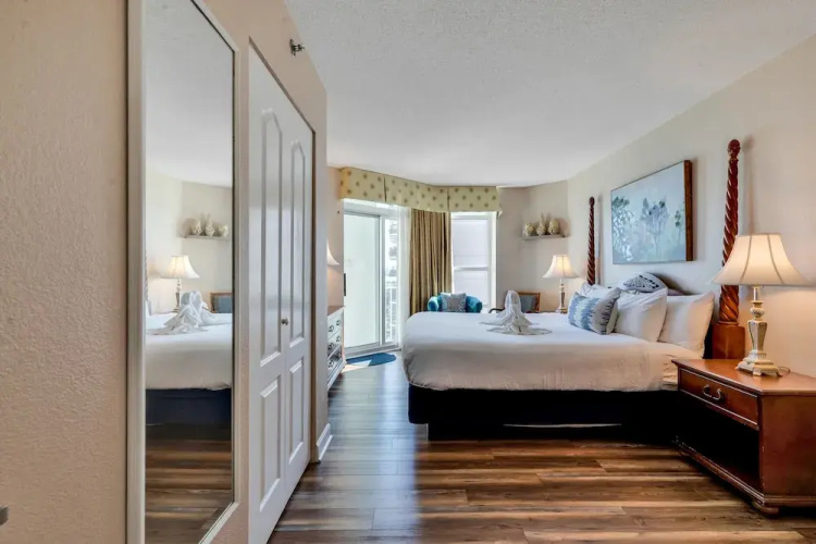 Carolinian Corner Gem Views