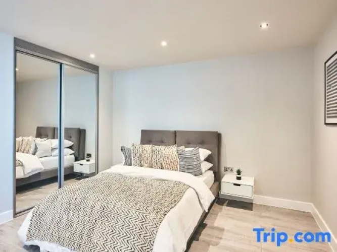 Studios in Central Bracknell, 30mins from London