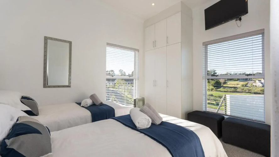 21 Manor Kingswood
