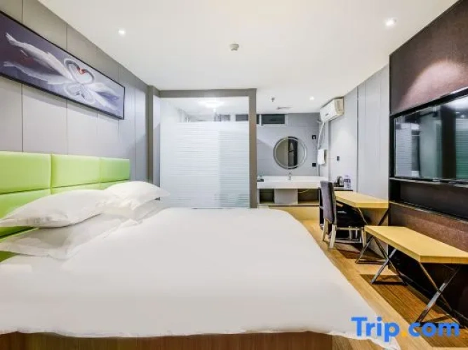 Standard Double room with city view
