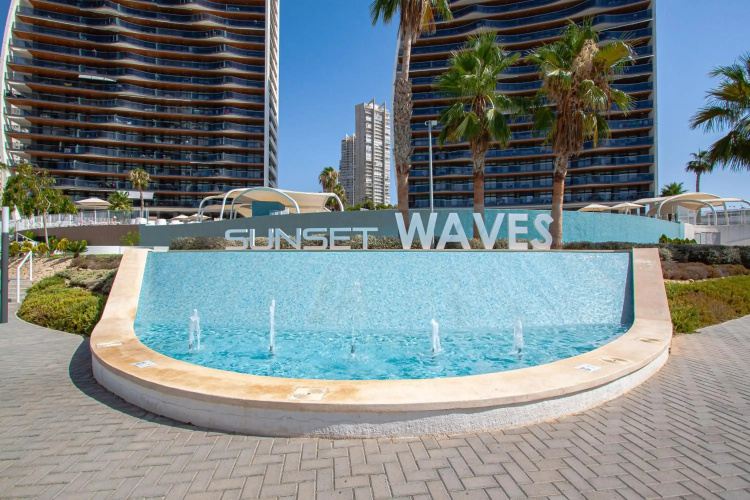 SUNSET WAVES sunny apARTs