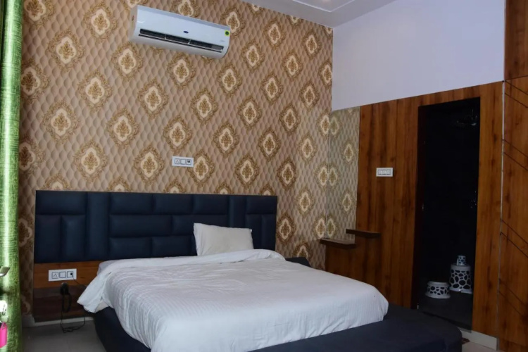 Udiksh Hotel and Restaurants